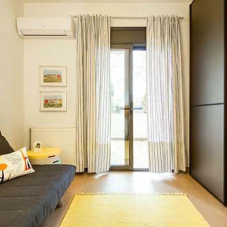 Sunny Two Story * 塞萨洛尼基